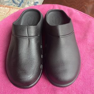 OOFOS OOcloog Black Recovery Work Clogs Mules shoes women size 7 ( EU38)